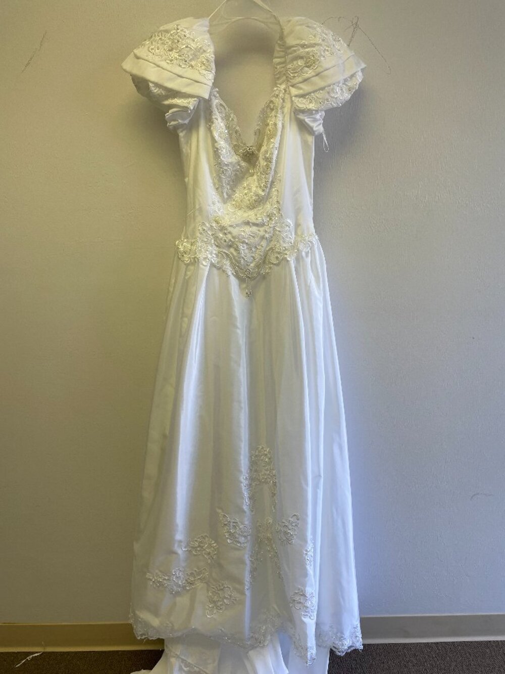 GUC Bridal Original size 10 Ball gown in White